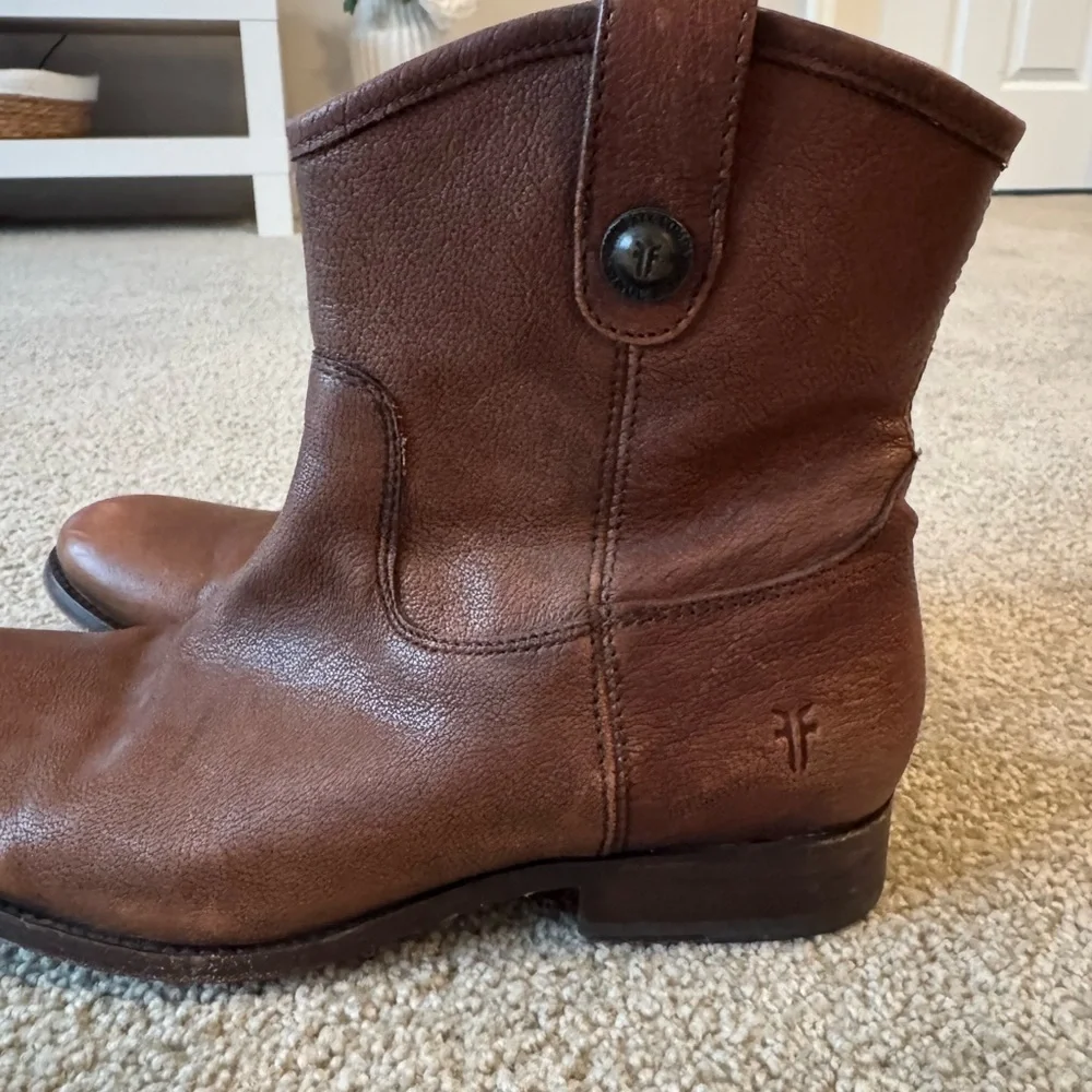 FRYE Ankle Boots Booties Short Cognac Side Zip Size 9.5B EUC